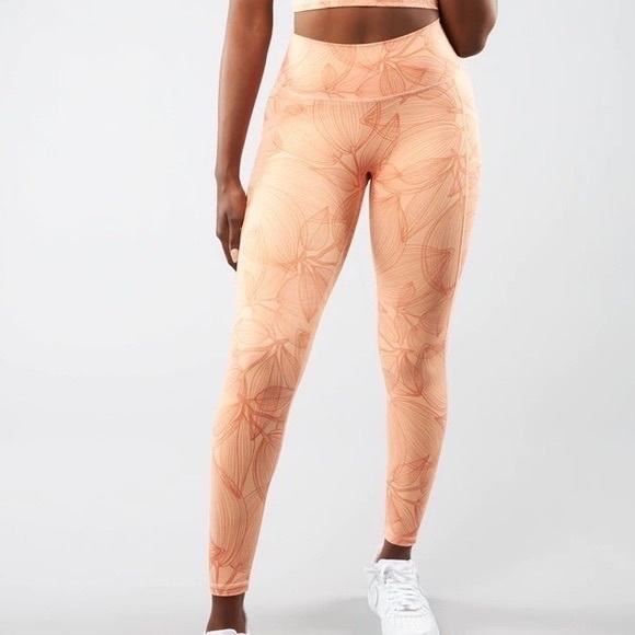 Buffbunny Collection Tops - Buff bunny Limitless leggings in citrus peach SZ M